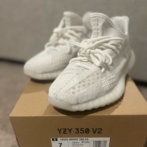 Yeezy Boost 350 V2 in Bone white